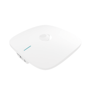 Access Point cnPilot XE3-4 WiFi 6/6E 802.11ax (2.4, 5 y 6 GHz), 3 radios definidos por software (SDR), MU-MIMO 4x4, Pol??ticas de control de aplicaciones, hasta 1,500 clientes, gesti??n desde la nube, hasta 6.6 Gbps.