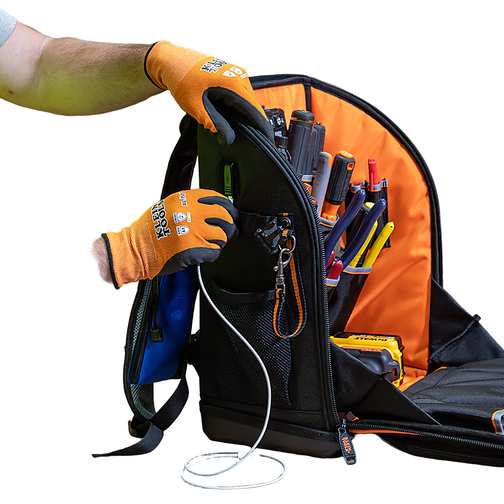 Mochila Profesional para Herramientas / 27 Bolsillos / Acceso Rápido y Estación de Trabajo / Base Moldeada Ancha / Interior Naranja / USB-C / Soporte para Lámpara - Imagen 8